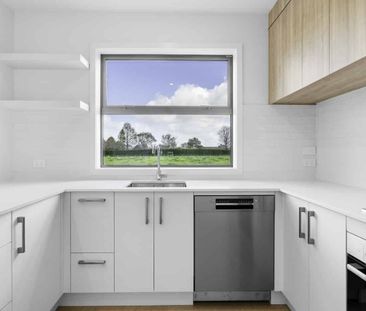 Brand-new townhouse overlooking the green belt - Photo 4