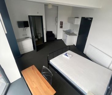 Studio to rent - Photo 1