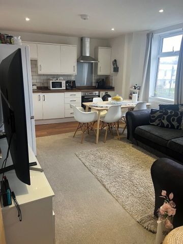 2 Bed Flat, Ashbourne House, BS5 - Photo 2