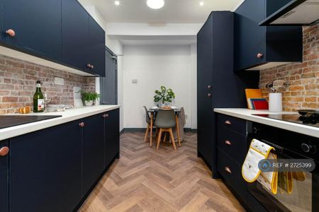 1 bedroom in a flat share to rent - Photo 5