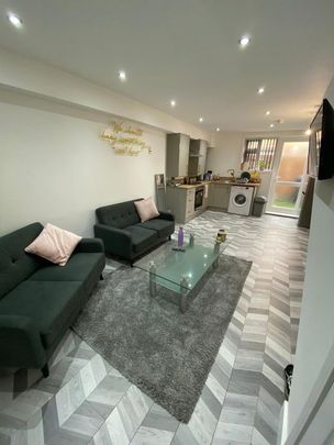 Bird's Nest - 6 Bedroom 6 Bathroom & No DepositLoughborough - Photo 1