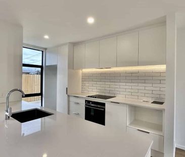 2 Bedroom Town house in Sydenham - Photo 2