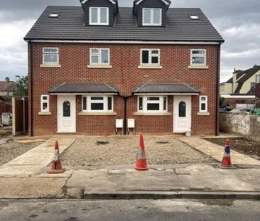 5 bedroom semi-detached house to rent - Photo 2