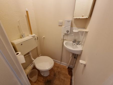 5 Bed Student Accommodation - Photo 5