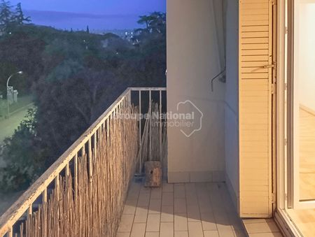 Appartement T3 avec balcon situé sur Bourg Saint Andéol, - Photo 2