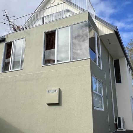 Upstairs City Apartment! - Photo 4