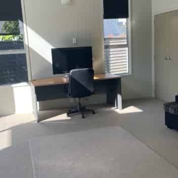 Large Modern house in good neighbourhood - Photo 1