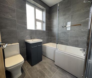 3 bedroom semi-detached house to rent - Photo 3