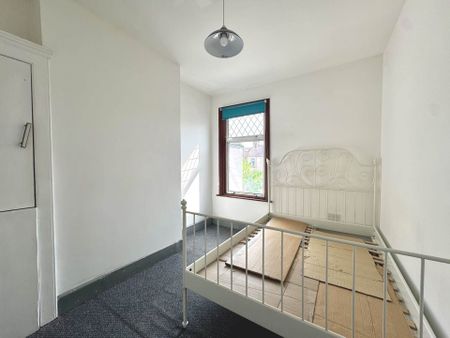 Guide Price £2,400 pcm - Available Now - Part Furnished - Photo 2