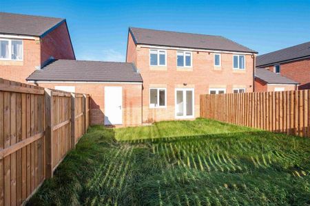 3 bedroom semi-detached house to rent - Photo 3