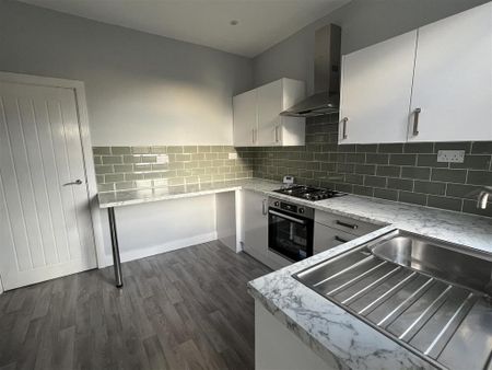 2 bedroom terraced house to rent - Photo 2