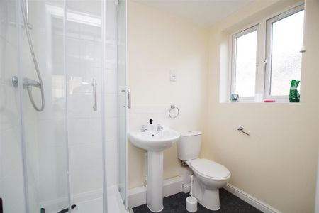 2 bedroom ground floor flat to rent - Photo 4