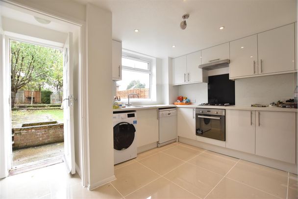 Bramley Way, Ashtead - Photo 1