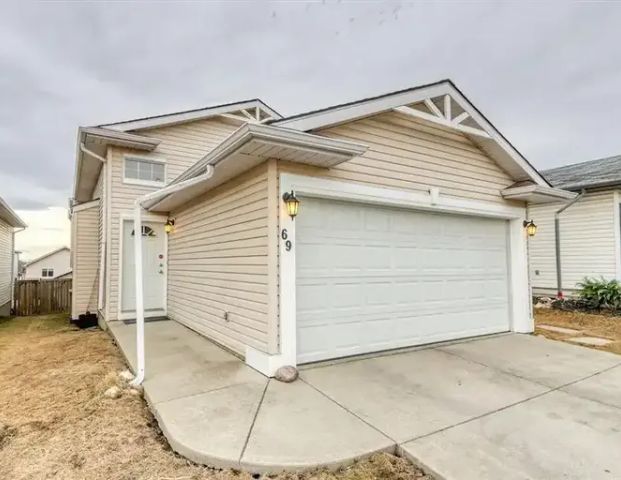 Three Bedroom Main Floor With Double Garage | Calgary - Photo 1