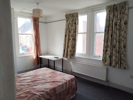 3 bedroom maisonette to rent - Photo 2