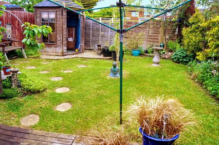 Challacombe, Furzton, Milton Keynes, MK4 - Photo 3