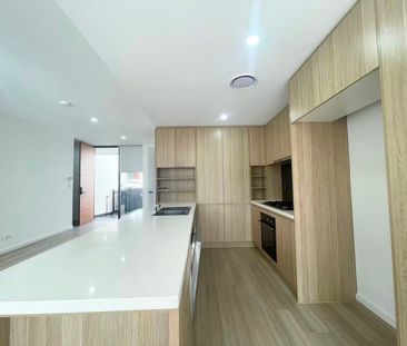 Almost New Modern 4-Bedroom Family Home in Box Hill - Photo 5