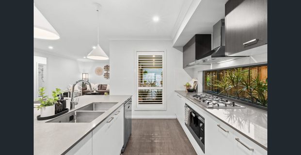 Elegant Single Level Home in Box Hill - Photo 1