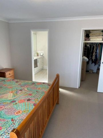 Secret Harbour Family Home - Photo 2