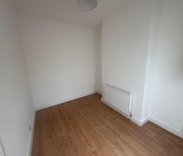 2 bedroom end of terrace house to rent - Photo 4
