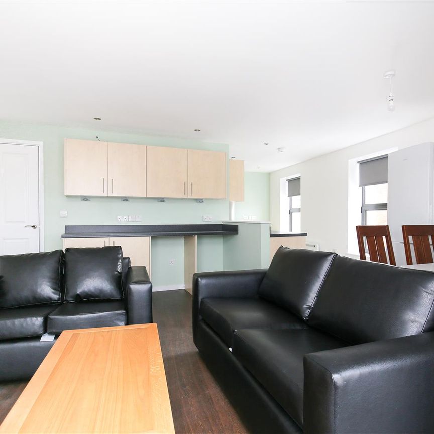 3 bed apartment to rent in Warton Terrace, Newcastle Upon Tyne, NE6 - Photo 1