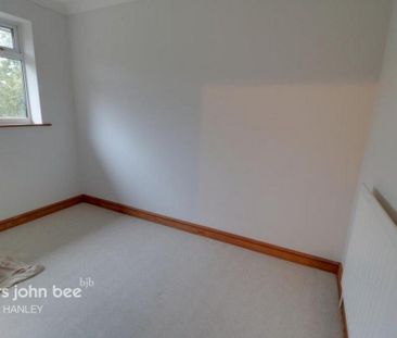 4 bedroom semi-detached house to rent - Photo 4