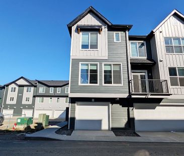 GREAT 2 BED, 2.5 BATH, 2 STOREY TOWNHOUSE W/AN ATTACHED SINGLE GARA... - Photo 1
