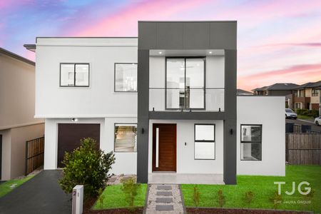 Modern & Sophisticated Home - Photo 3
