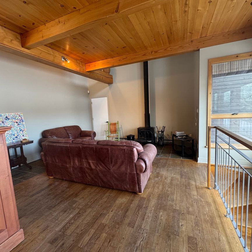 Maison à étages à Sainte-Marguerite-du-Lac-Masson - Photo 1