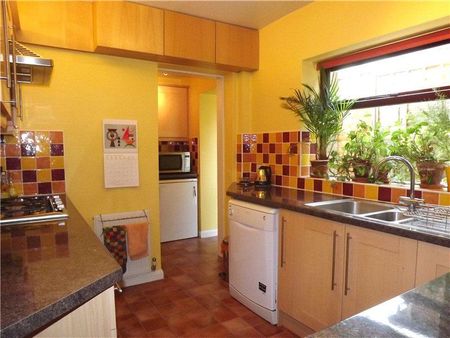 3 bedroom semi-detached house to rent - Photo 4