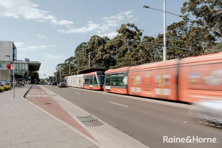 Sunny Two Bedroom Apartment! - Photo 5