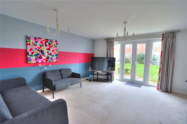 3 bedroom semi-detached house to rent - Photo 1
