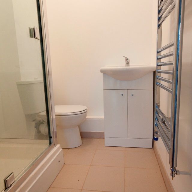 Room in a Shared Flat, London, NW2 - Photo 1