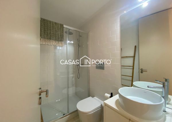 Apartamento T0+1 para arrendamento na Rua Santa Catarina, Porto
