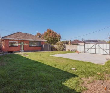 IDEAL PARKDALE SCHOOL LOCATION | LARGE YARD | WELL MAINTAINED HOME - Photo 4