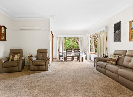 5 Fryer Avenue, Wentworthville NSW 2145 - House For Rent | Domain - Photo 2