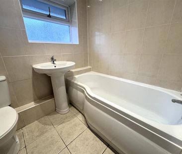 Blacker Hill, Worsbrough Road, S74, Barnsley - Photo 3