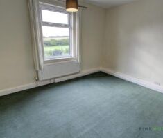 2 BEDROOM House - Semi-Detached - Photo 4