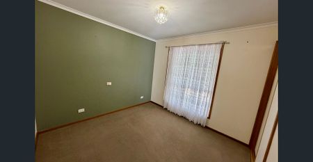 Secure, Comfortable 2-Bedroom Home with Garage - Photo 2