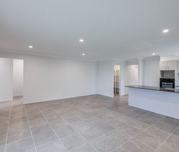 Brand New Family Home - Park Lane Estate! - Photo 1