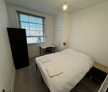3 Bed Flat, Holland Road, BN3 - Photo 2