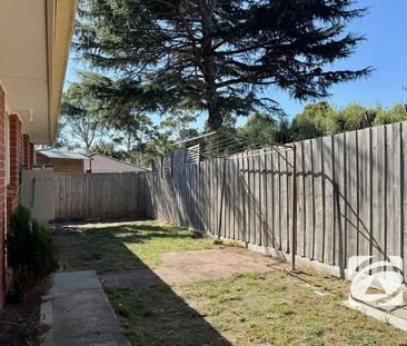 COMFORTABLE & CONVENIENT 3-BEDROOM FAMILY HOME! - Photo 5