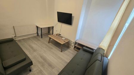 1 bedroom in a house share to rent - Photo 3