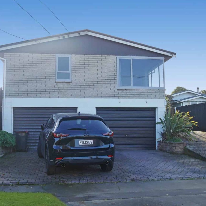 NORTH NEW BRIGHTON - 4 BEDROOMS, 1 BATHROOM, HEATPUMP, DOUBLE GARAGE - Photo 1