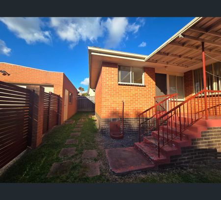 1/33 Kirstina Rd, Glen Waverley, Vic 3150 - Photo 2