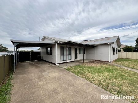 39 Byrnes Avenue, Tamworth, NSW 2340 - Photo 3