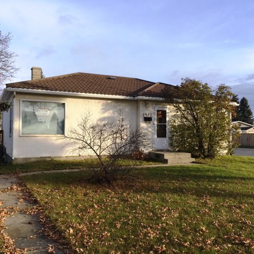 Full House with Garage in Michener 2 Bedroom 2 Bathroom - Photo 2