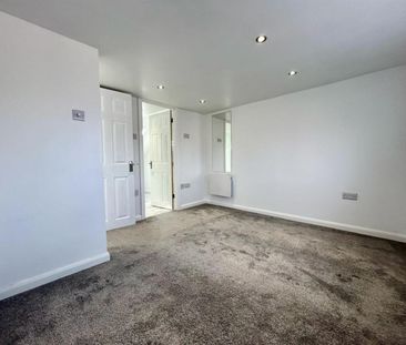 3 Bedroom House - Mid Terrace To Let - Photo 5