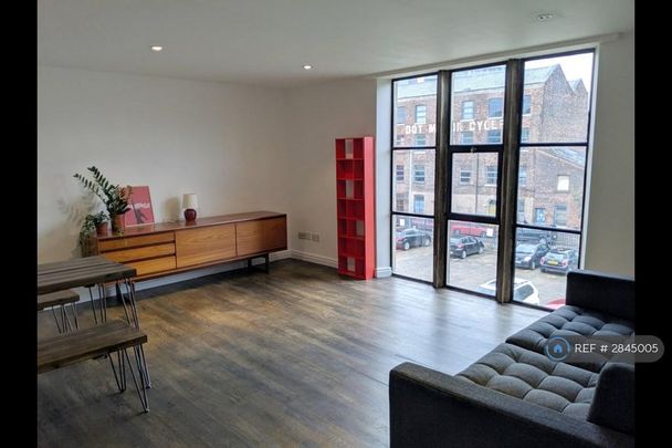 2 bedroom flat to rent - Photo 1