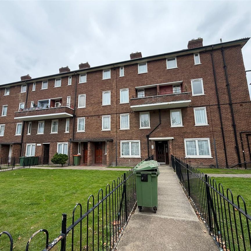 Rogers Road, London E16 - Photo 1